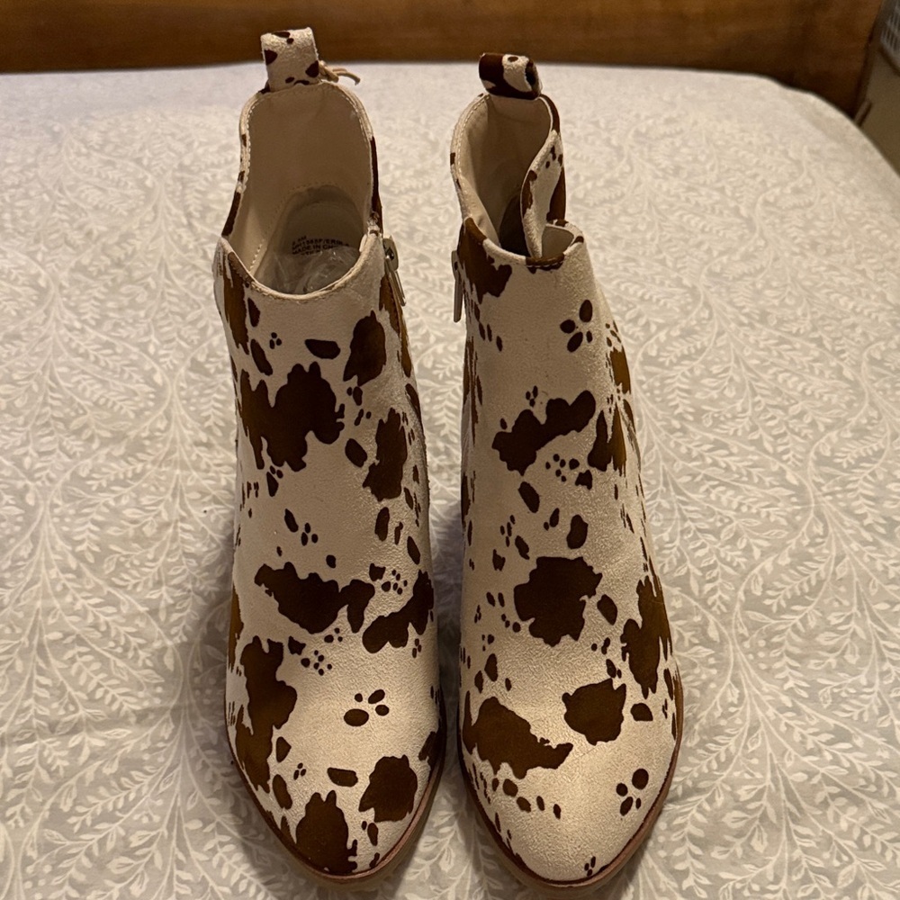 MIA Brown and‎ White Cow Print Boots Size 8.5